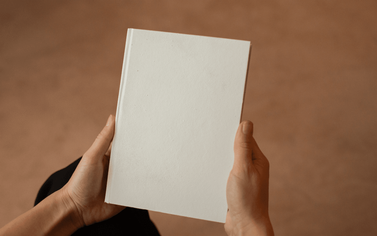 Come scegliere il colore della copertina della tesi: cosa dovresti considerare 1