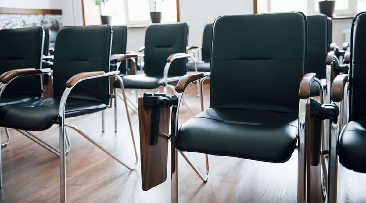 Sedie con ribaltina: la soluzione ideale per conferenze e seminari 1